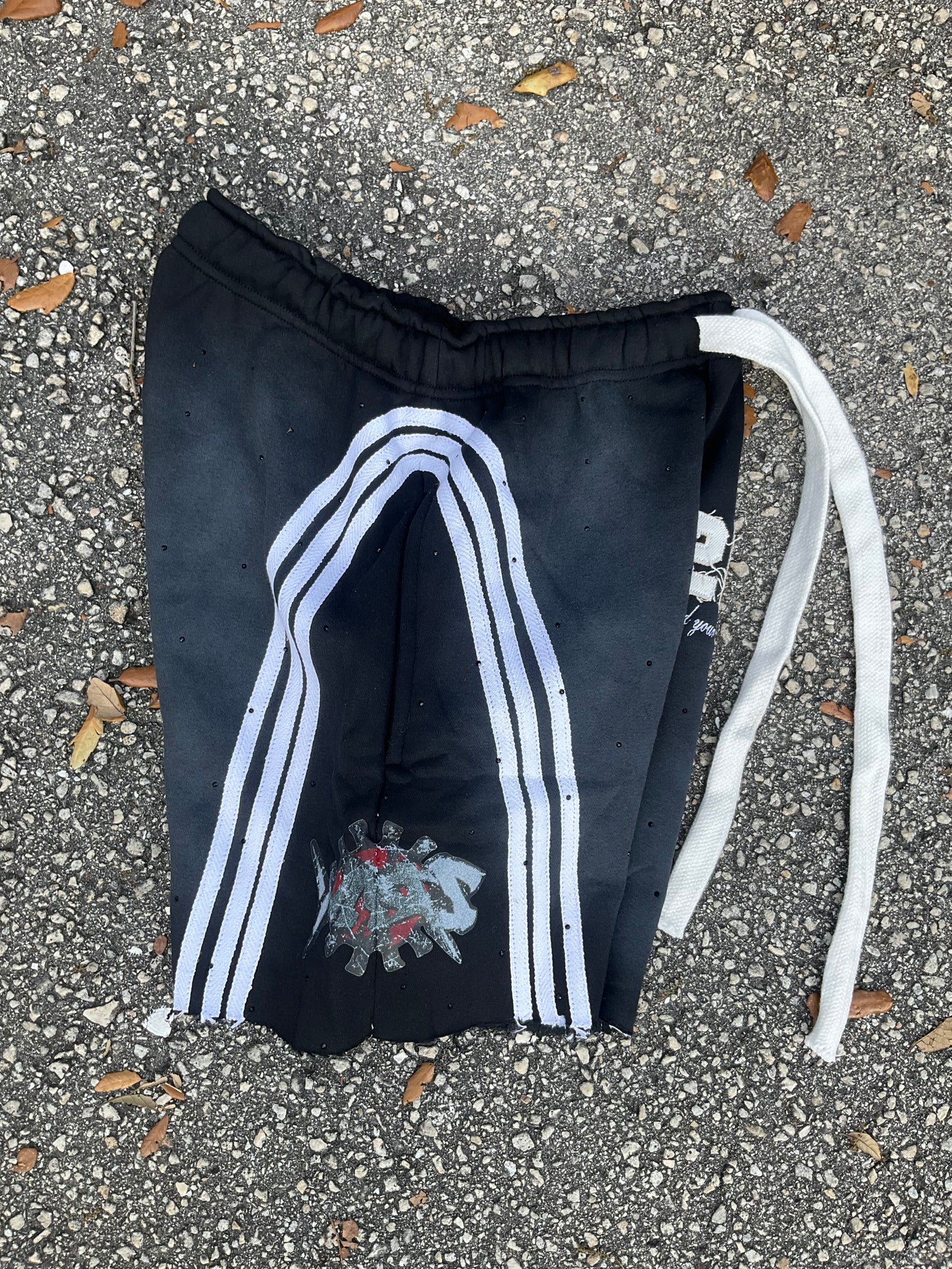 2raw find your version of the world stripes short black